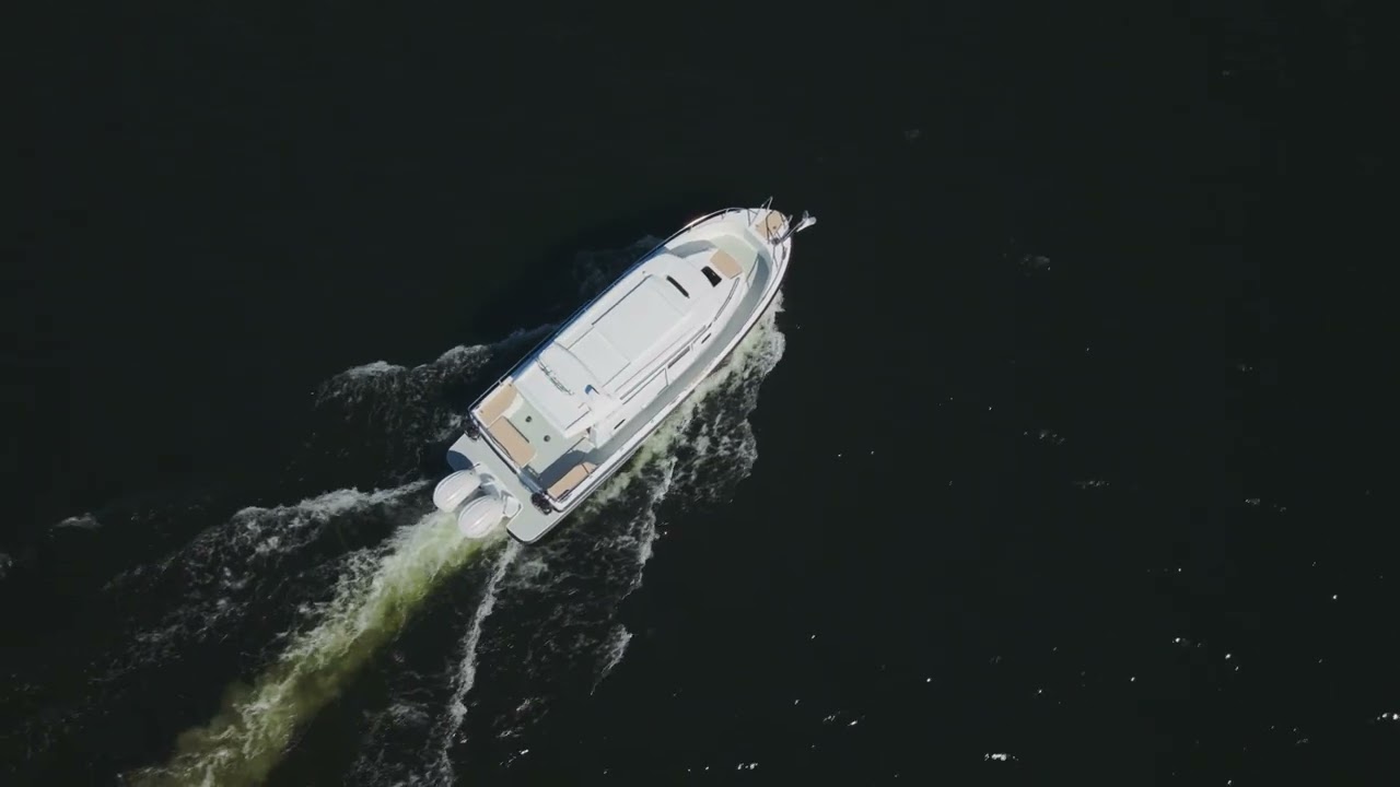 ⁣SARGO 28 at Sea – Compact, Practical and Dependable