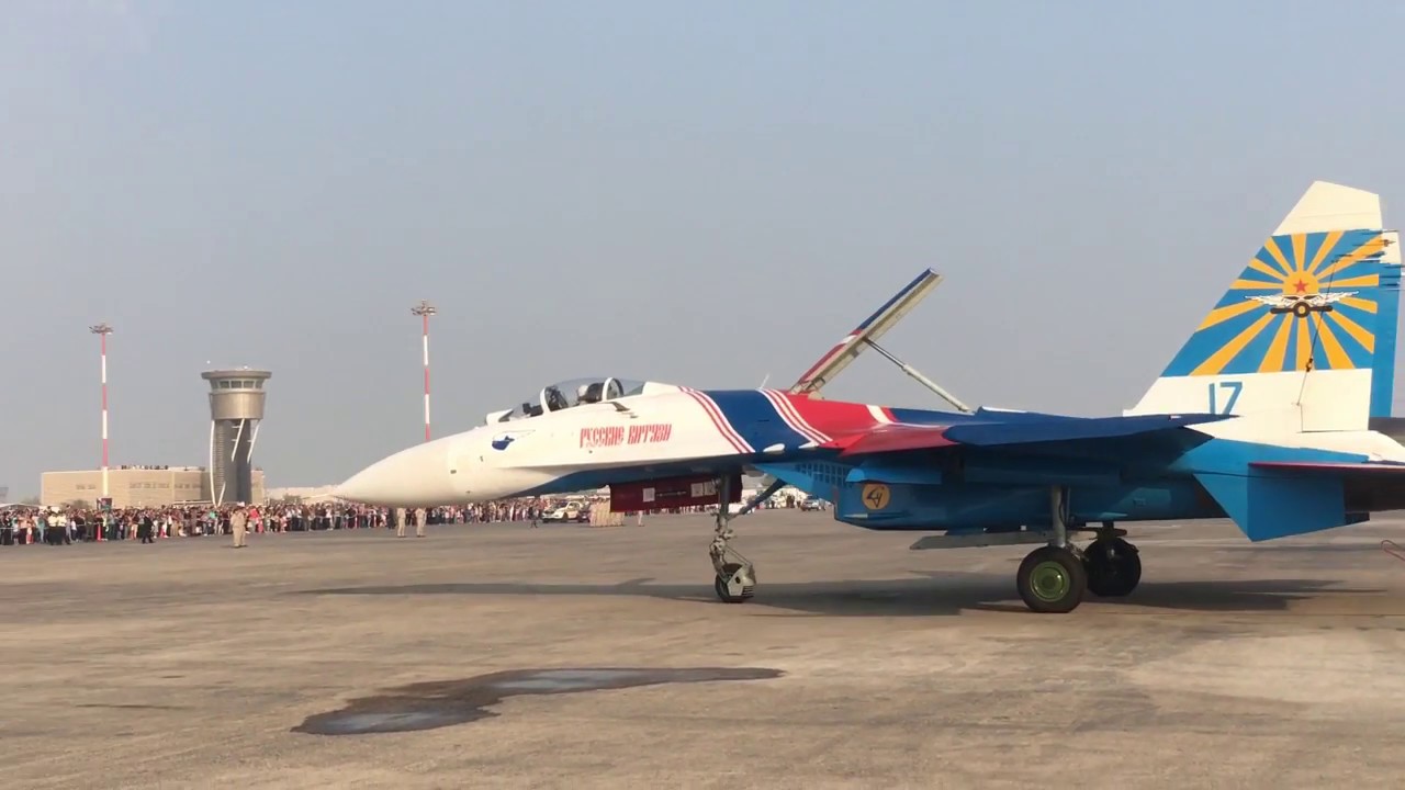 «Русские витязи» завершили выступление на авиасалоне «Iran Air Show 2016» в Иране