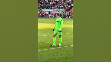 Dean Henderson Starts A Crystal Palace Chant Mid-Match 😆