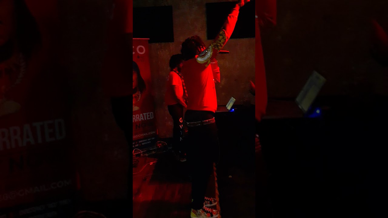 在 YouTube 上觀看「Taco- while Im Here performance at Sub T Chicago」 在 YouTube 上觀看「Taco- while Im Here performance at Sub T Chicago」