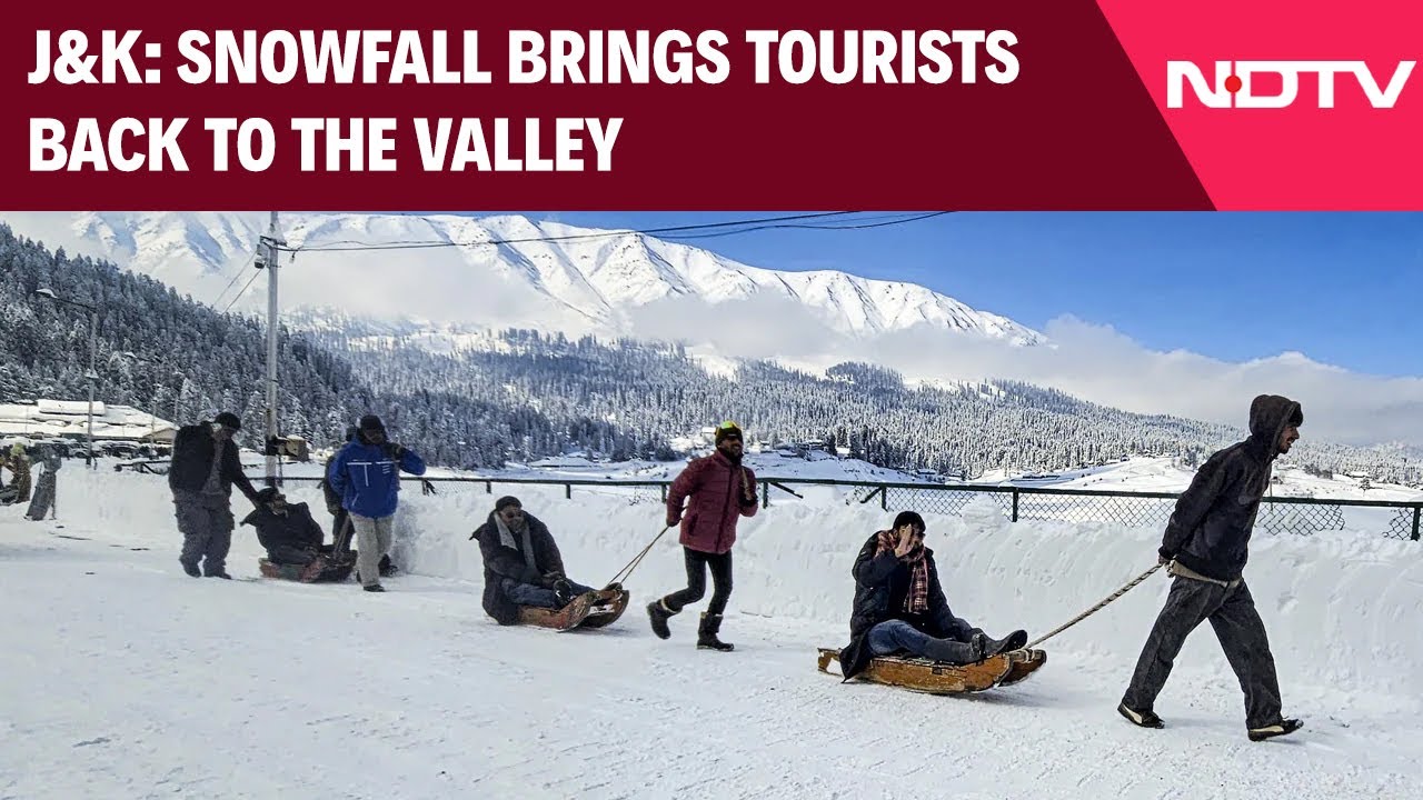 Jammu Kashmir News | Snowfall Brings Tourists Back to the Valley; Scenes of Celebration and Dance