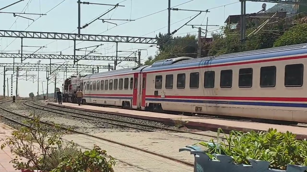 De 22 026(erciyes  ekspresi) Hacıkırı tren istasyonuna giriyor @TCDD19 bu kanala abone olun