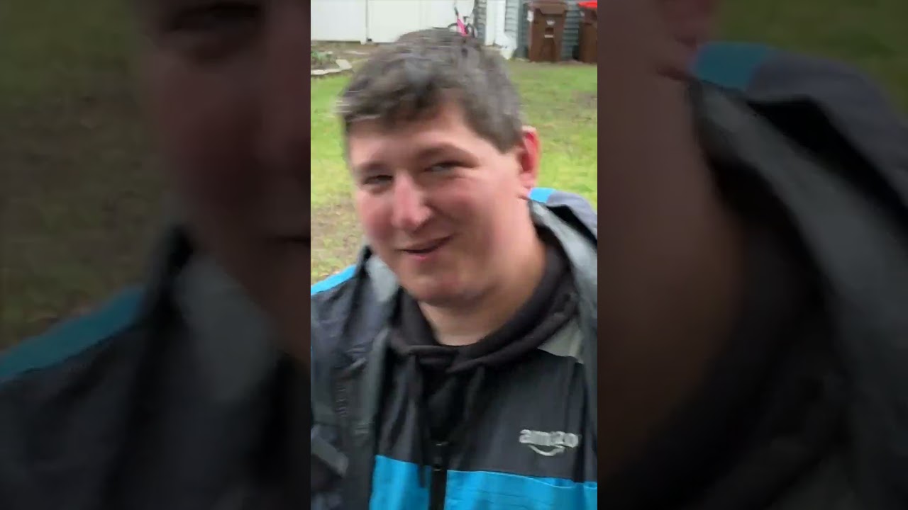 Доставка посилок під дощем (прикол)