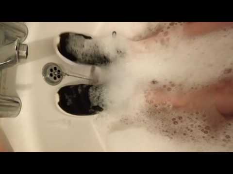 Her Nike Airmax Thea are taking bath