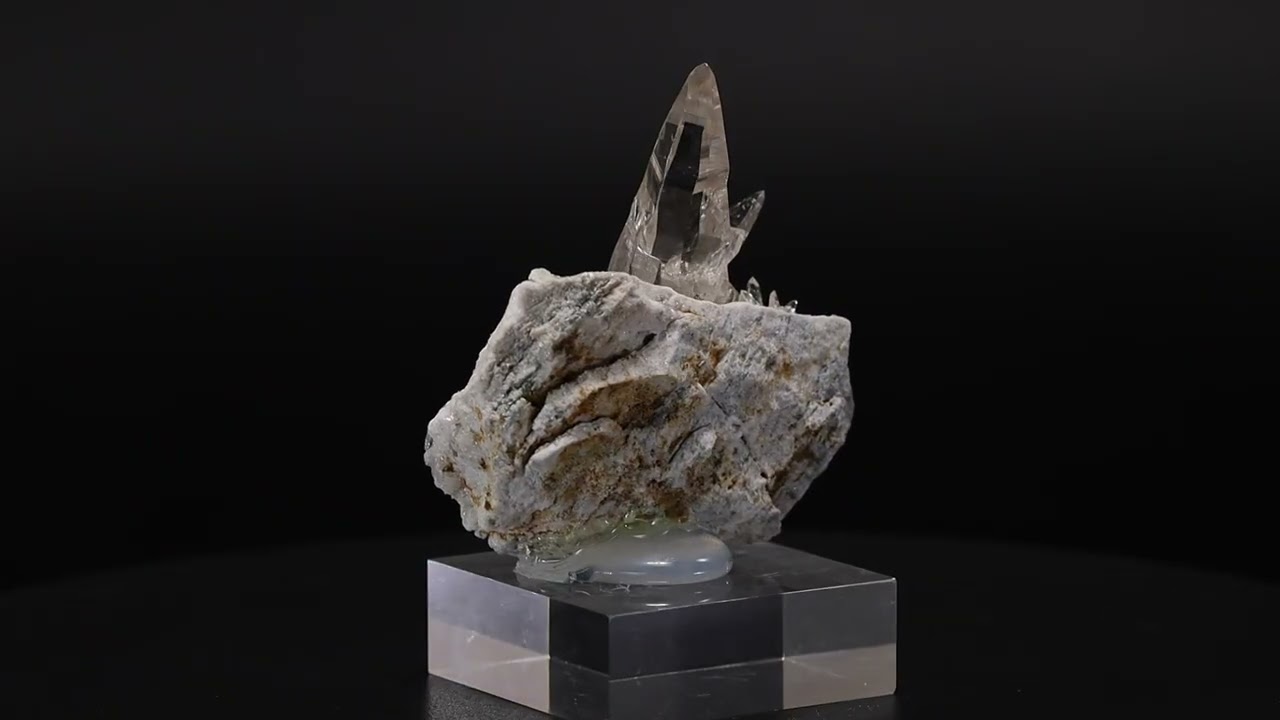 ガネーシュヒマール産ヒマラヤ水晶クラスター695 - YouTube