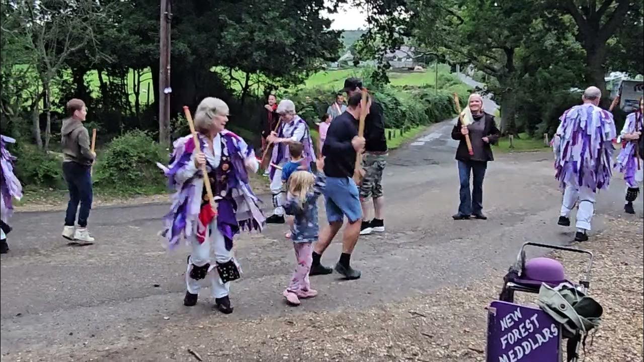 traditional-english-morris-dancing-at-the-red-shoot-inn-linwood-the