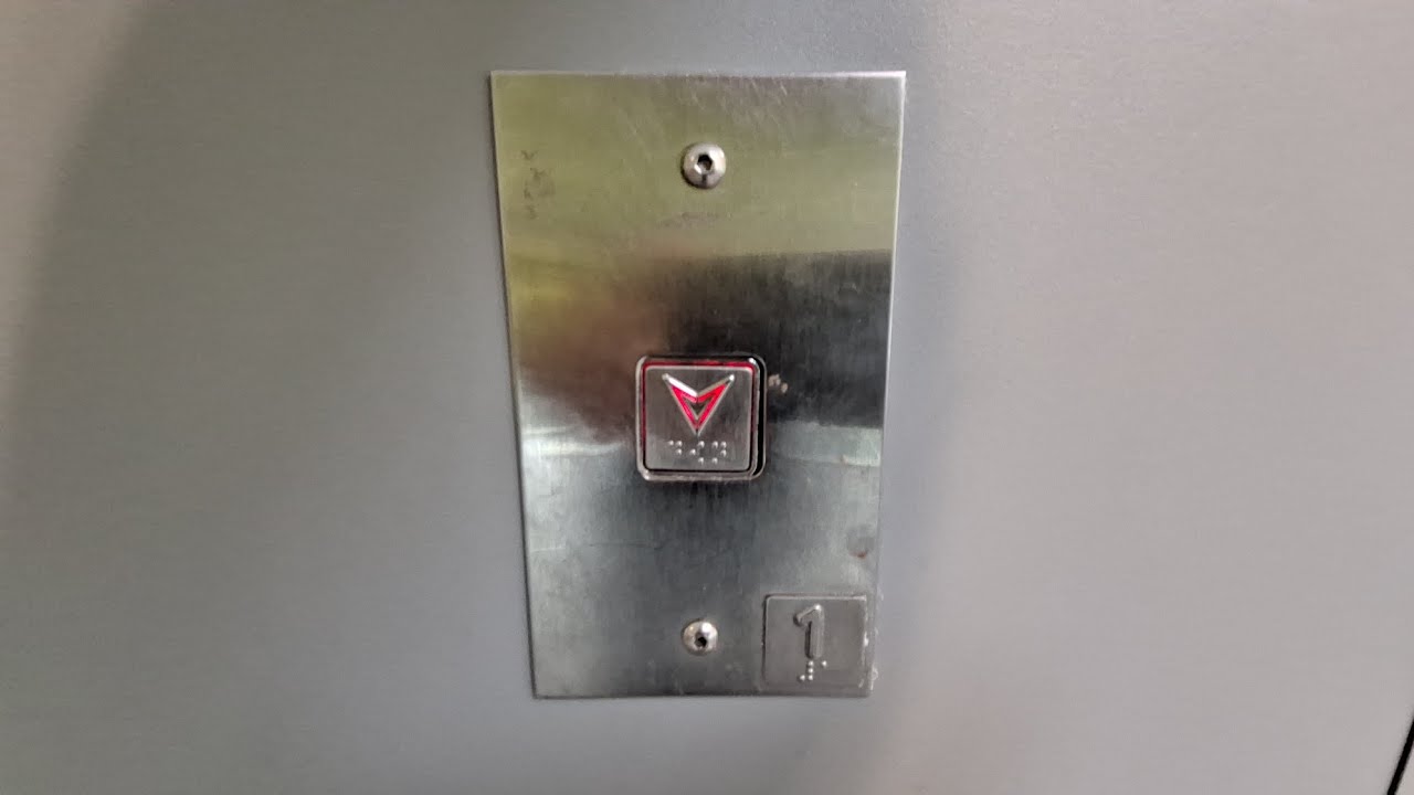 2002 Oakland Glass Hydraulic Lift Morrisons, Eastgate Shopping Centre