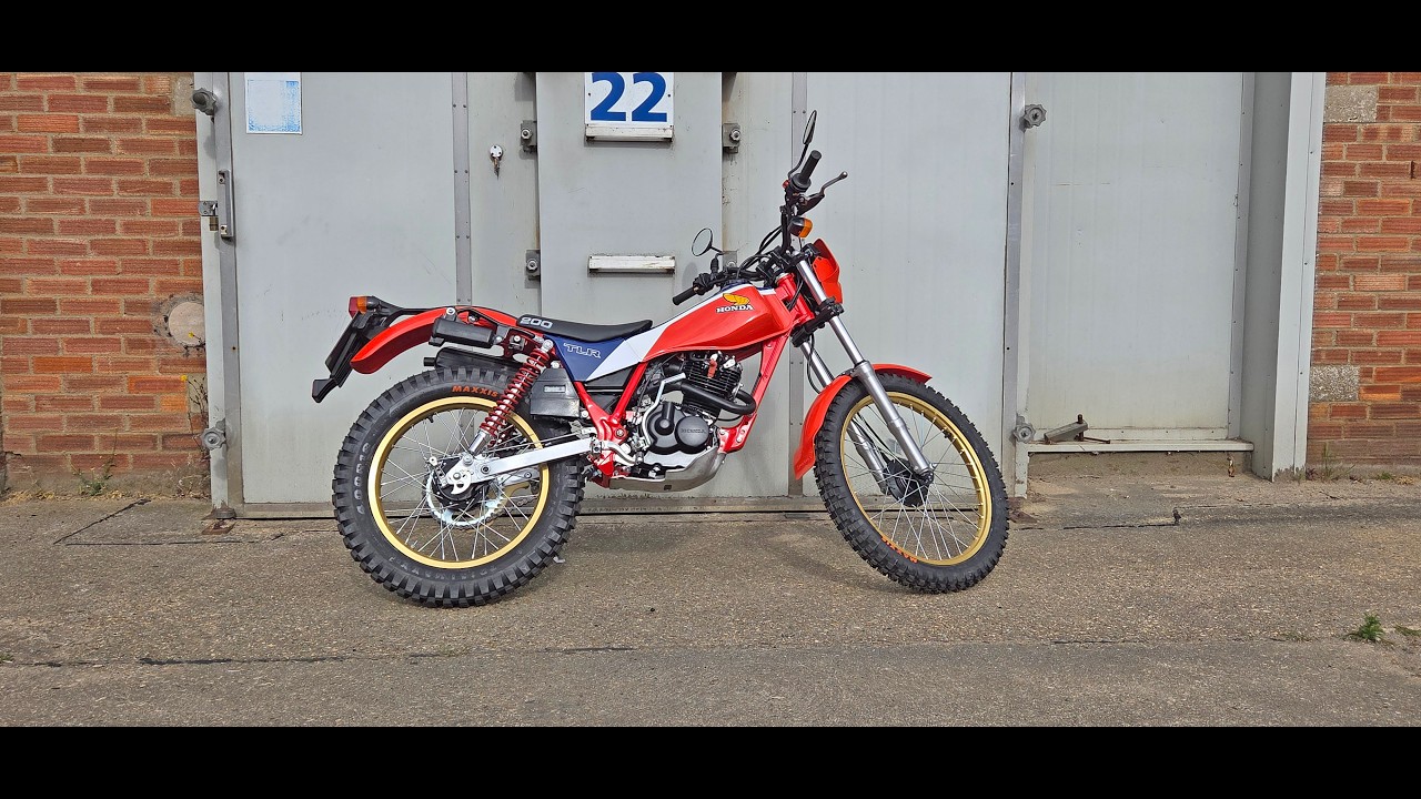 Honda TLR200 - YouTube
