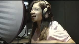 Wow...Ochi pengisi soundtrack sinetron #17Plus nih❤ Lagunya aja asik apalagi sinetronnya nih😆