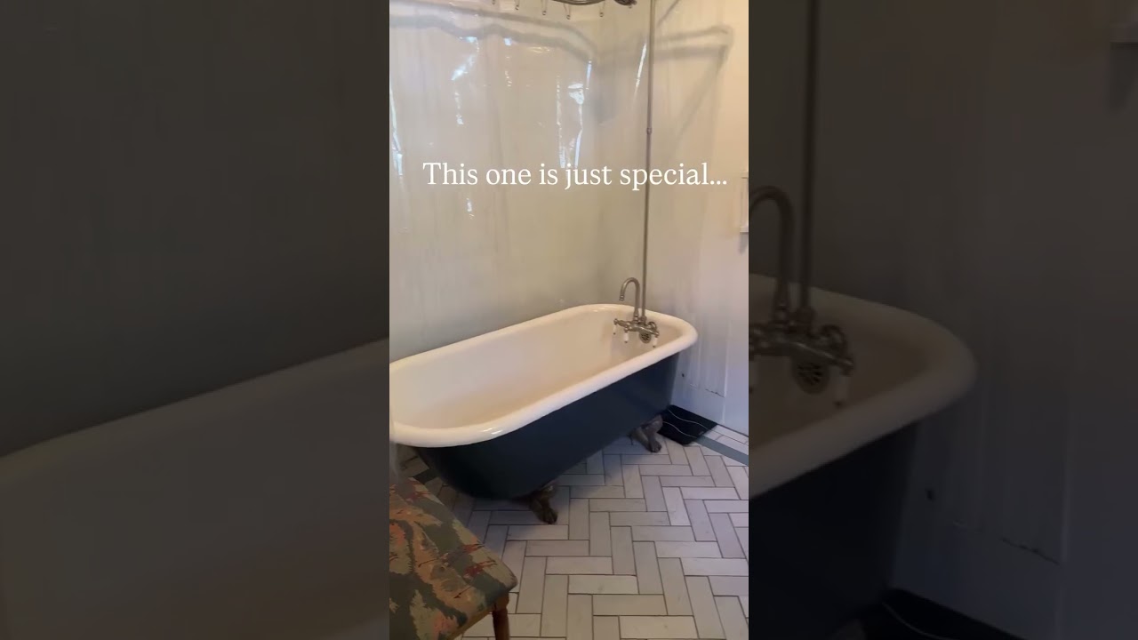 Видеообзор дома, выставленного на продажу, с потолочными вентиляторами.