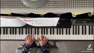 P33,The Dancing Bear,John Thompson's Easiest Piano Course Part Two,piano beginner practicing