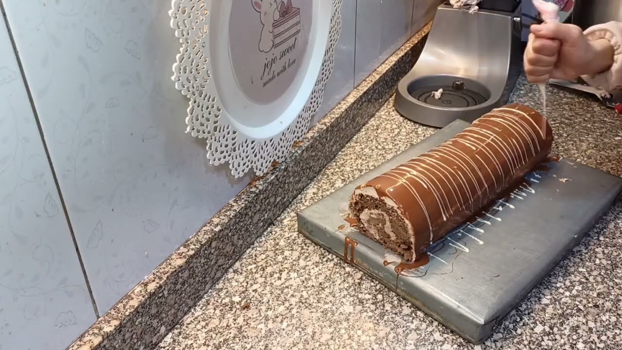 بعد ما كان عقده حياتي 🤗 بقي أسهل حاجه بعملها  جاتو السويسرول 🤗 