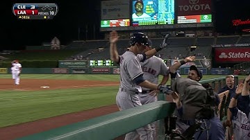 Stubbs breaks tie with two-run homer in 14th