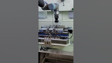 UR unloading parts and stacking parts.