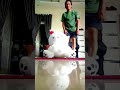 kreatif vidio fotografer,duduk di pangkuan boneka
