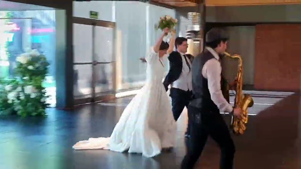Epic Wedding Entrance with Saxophone Saxophonist at Wedding Party in