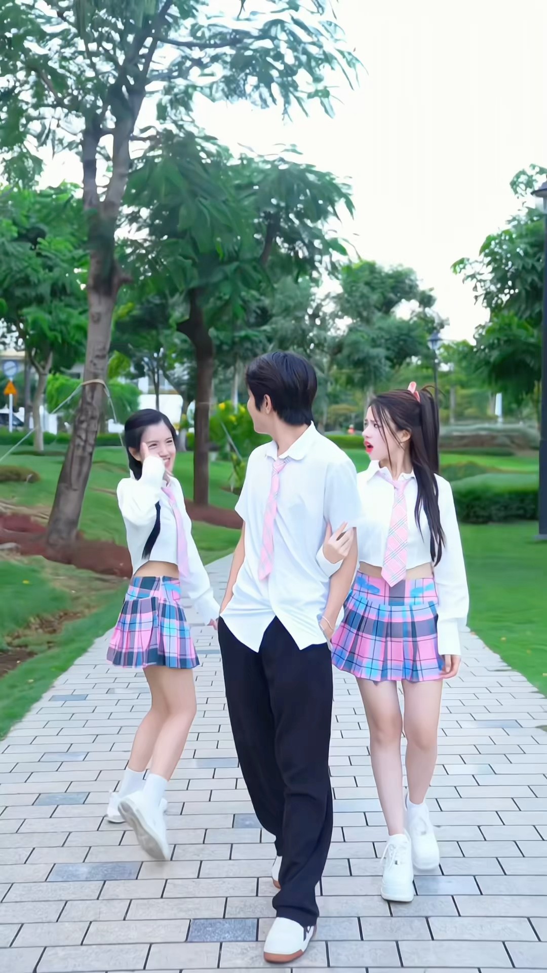 Don't look another girls! #c4class #chany #shorts #viin #schoolcrush