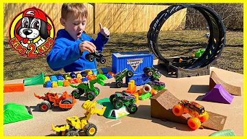 Monster Jam Truck Toys - GRAVE DIGGER Triple Threat Obstacle Course!! (with FREESTYLE HIGHLIGHTS)
