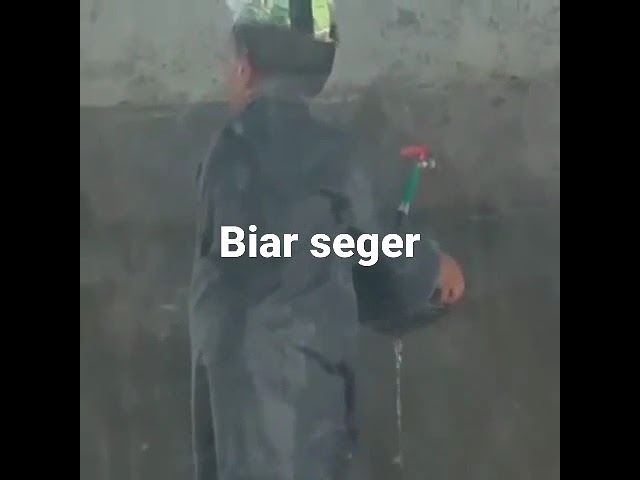 sempat viral tingkah bocah di tempat wudlu #videolucu class=