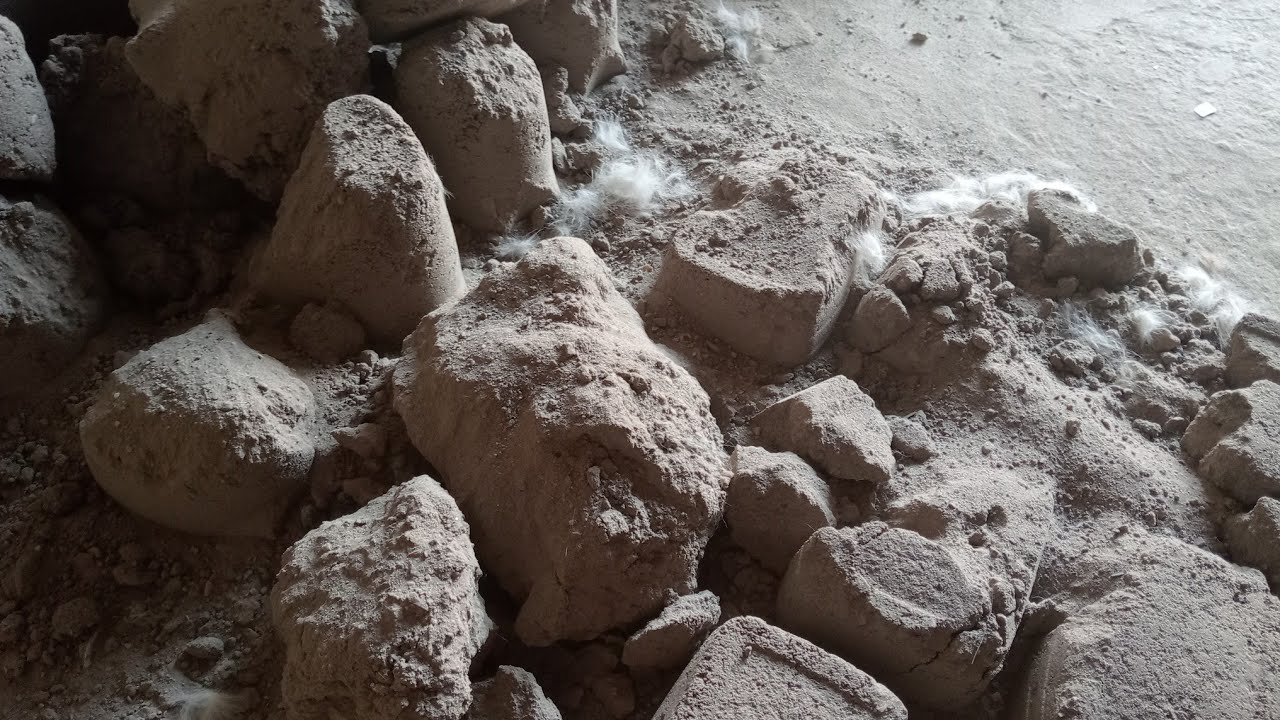 New video of crunchy sandy texture crumbling dry on floor ❤️👍