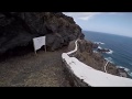 Bajando al Pozo de las Calcosas en El Hierro, Islas Canarias