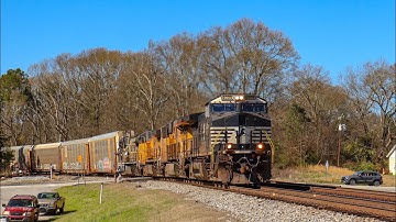 NS AC44C6M #4009 leads 28R w/ gorgeous P5 & NS AC44C6M #4005 trailing 4/4