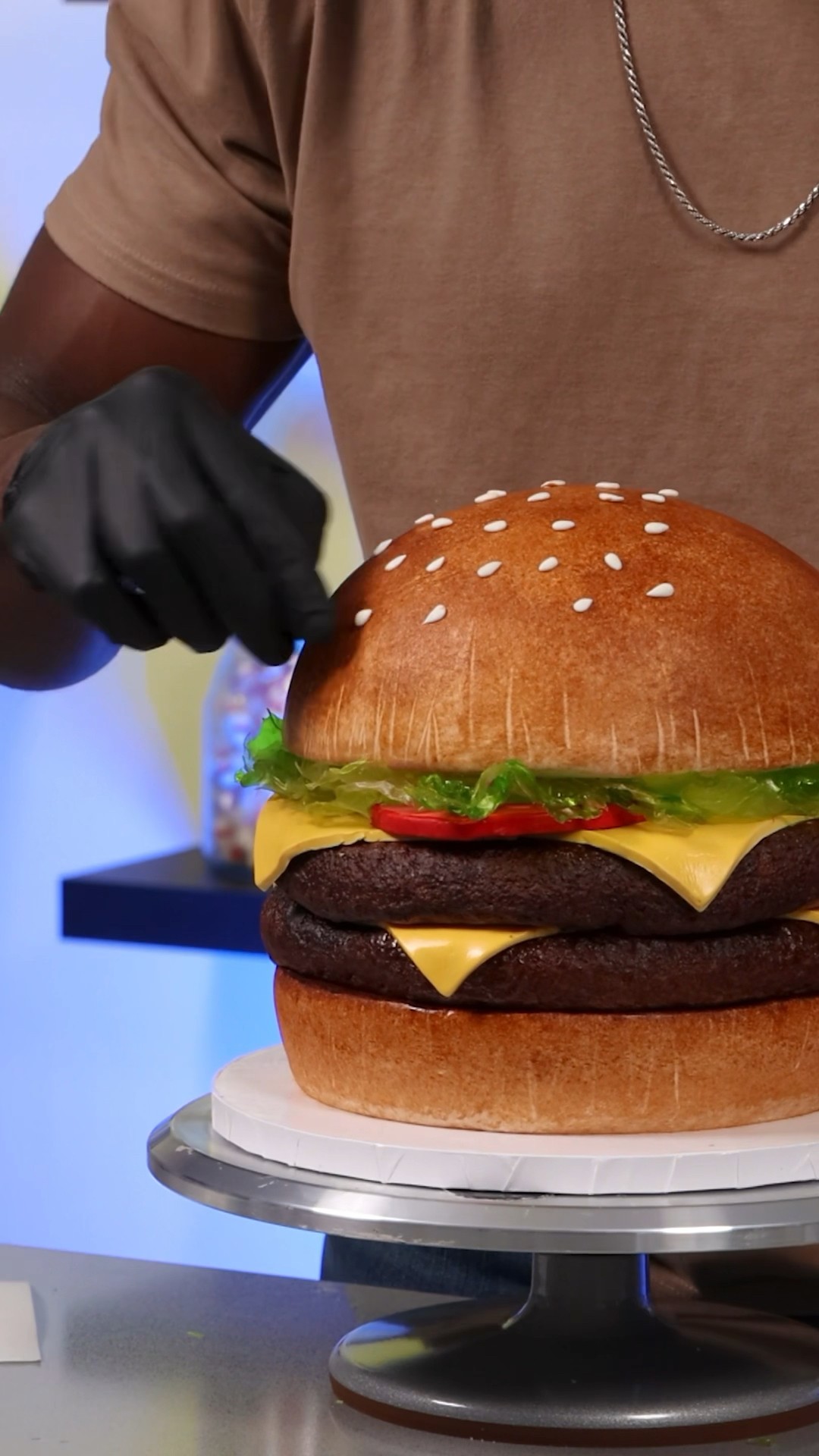 Making a GIANT hamburger cake #shorts