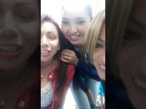 Deysi Araujo cantando con Azucena del Rio, Jessy Kate