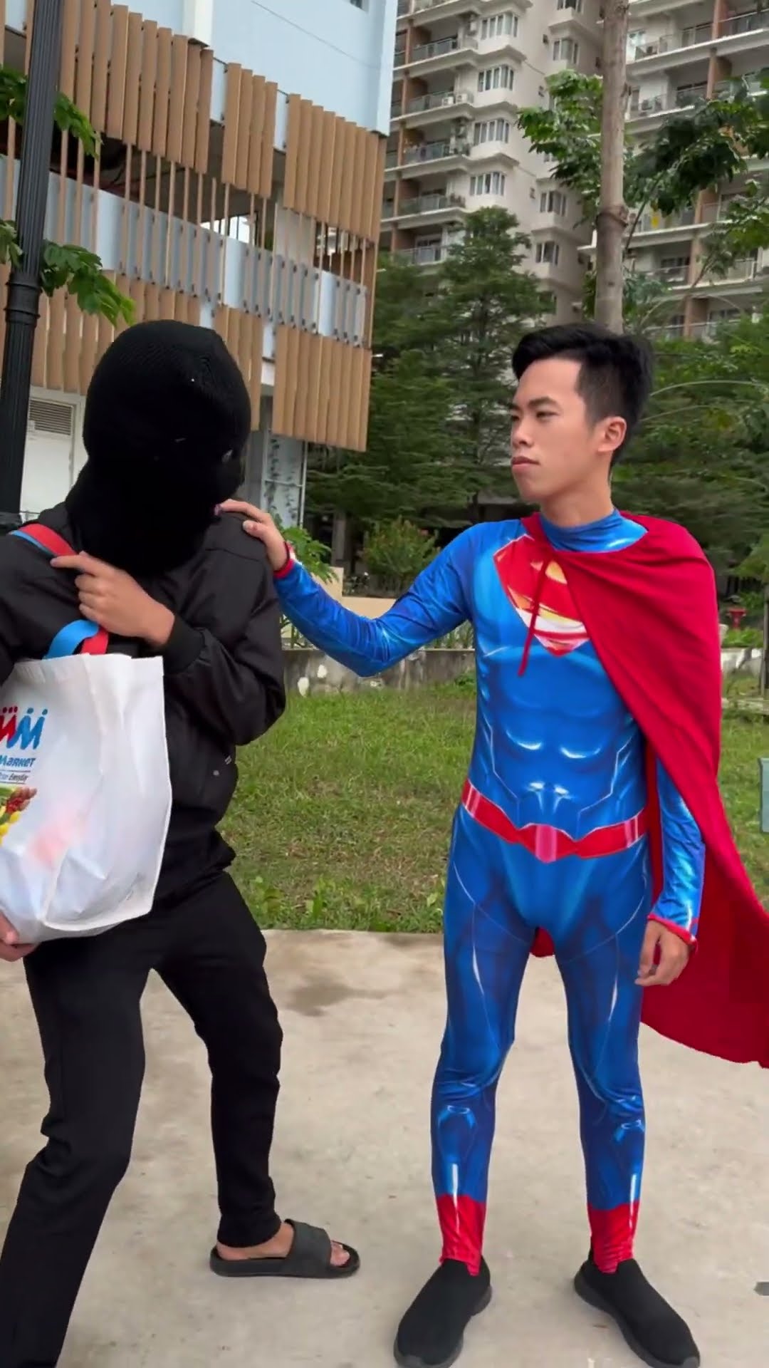 I'm Superman and she's Spiderman ????️ Cô ấy giải cứu Siêu Nhân #shorts