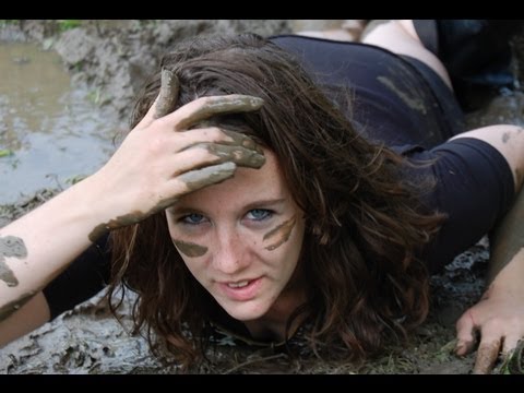 Mudmodels 042: Ingrid covered in mud