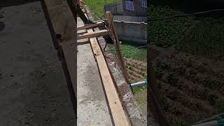 Pulley technology to lift load.