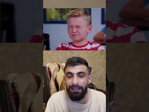 هذا الطفل كان في المدرسة وكان يحاول انو ينقل كل اشي والصدمة ايمن تيوبر