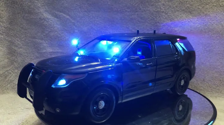 1/18 scale undercover blakck police Ford Explorer with working lights and siren