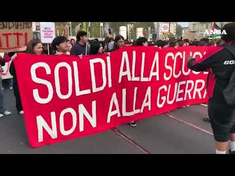 Video No Meloni Day, gli studenti scendono in piazza in tutta Italia