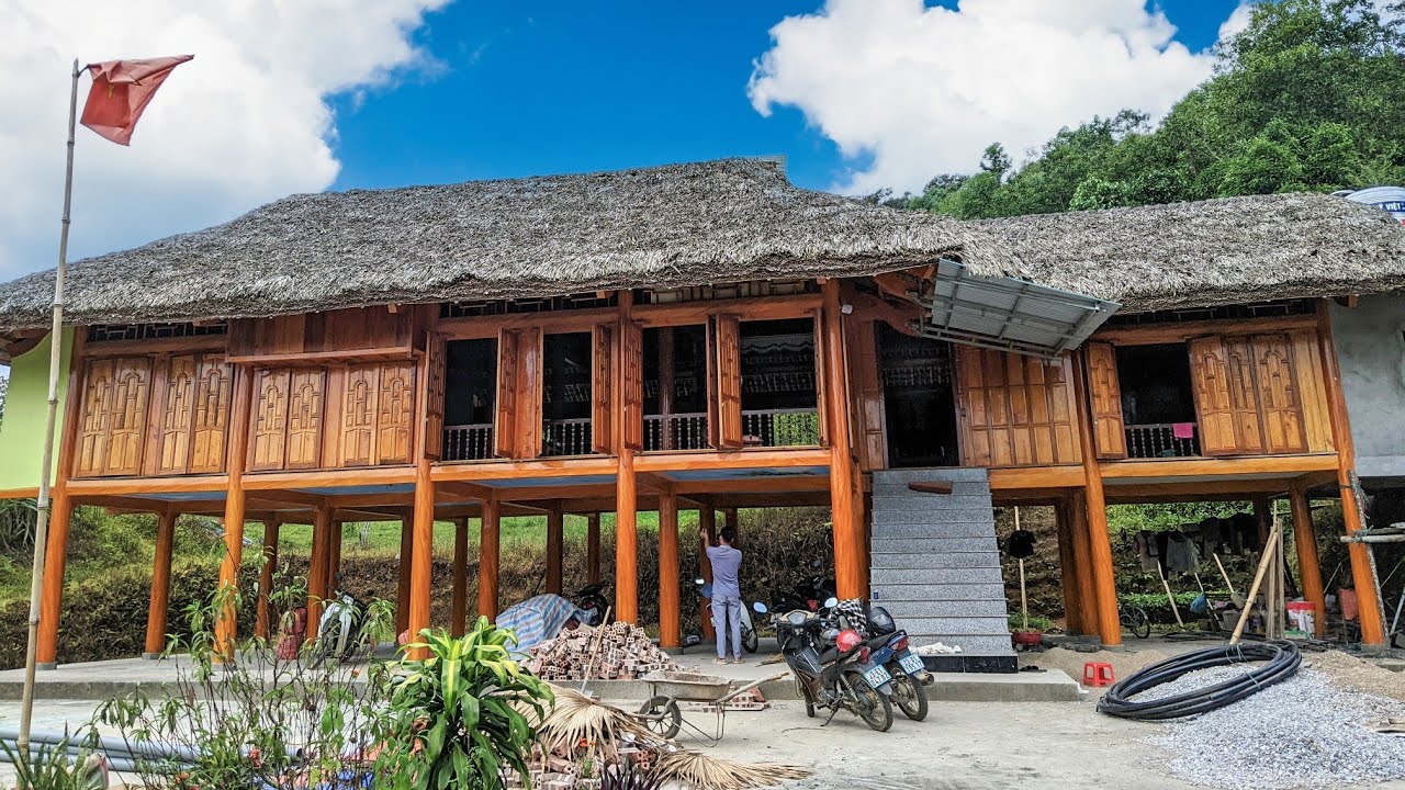 Nhà Sàn Bê Tông giả gỗ tại xã Bằng Lang - YouTube