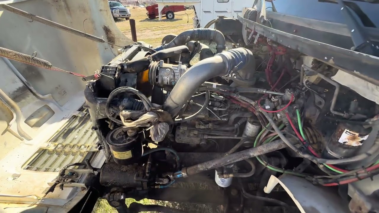 2001 Freightliner FL60 Feed Truck w/ 2001 Harsh 575 H Feed Box Engine Running