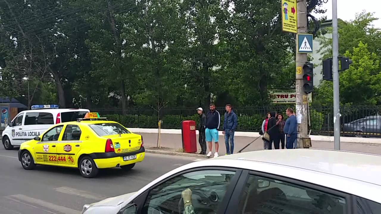 Elev lovit pe trecere la Granit, Iaşi, de un Ford granite slabs