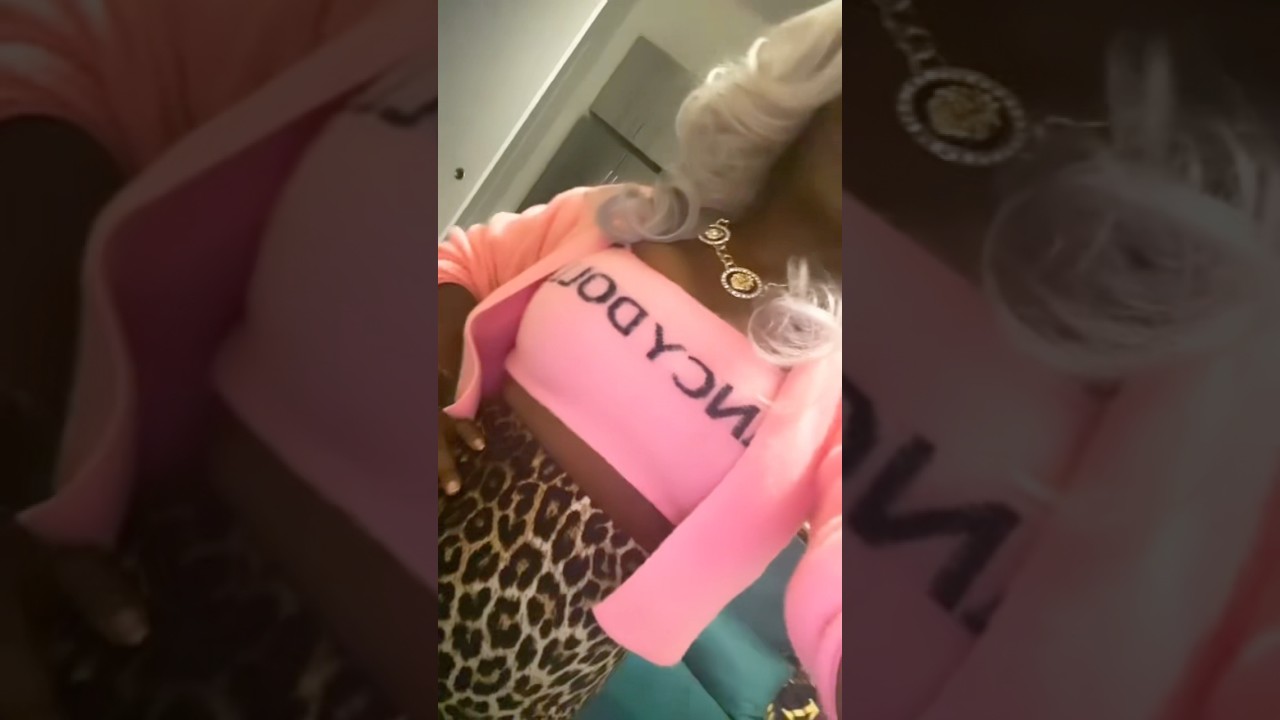 Eat the grapes, Anna Mae 🍇 🍇 