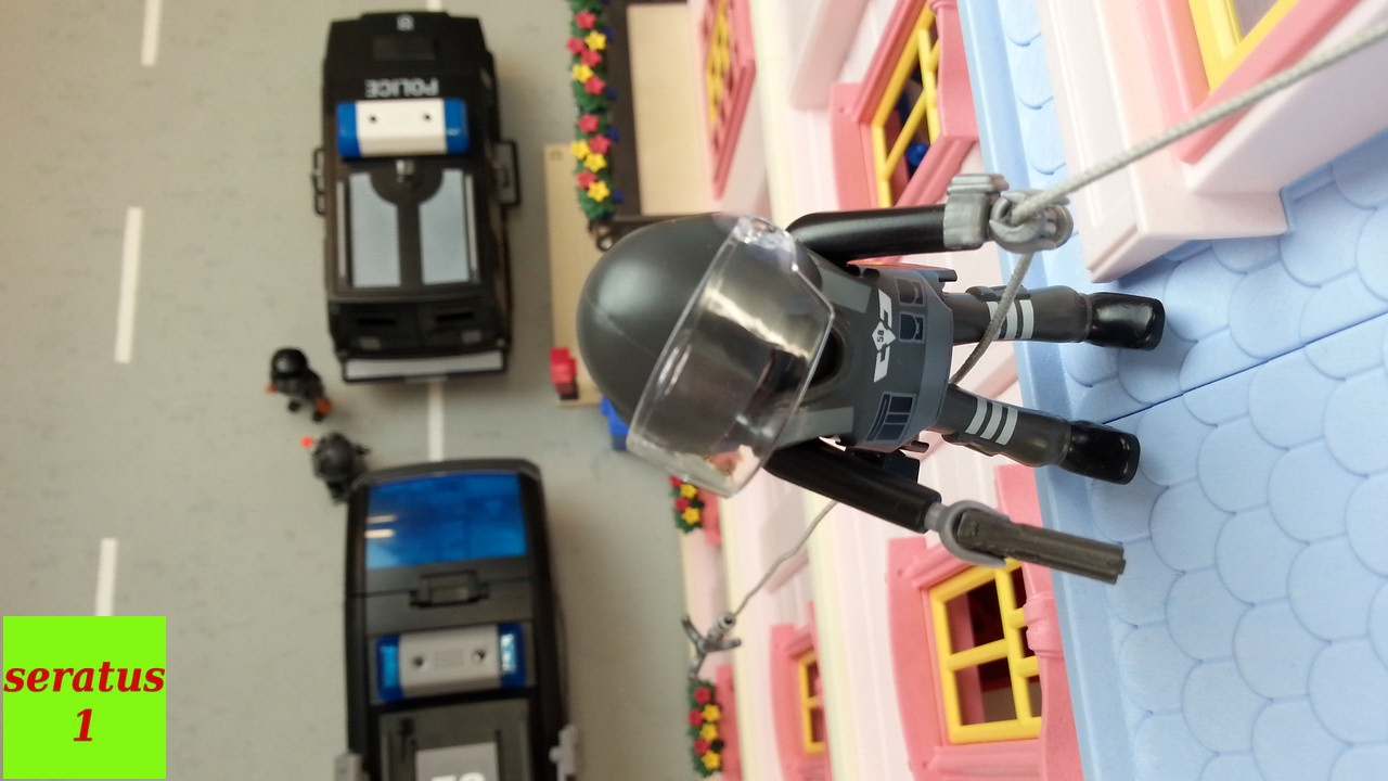 Einbruch in der Polizei Kommandozentrale SEK Einsatz Playmobil Film seratus1