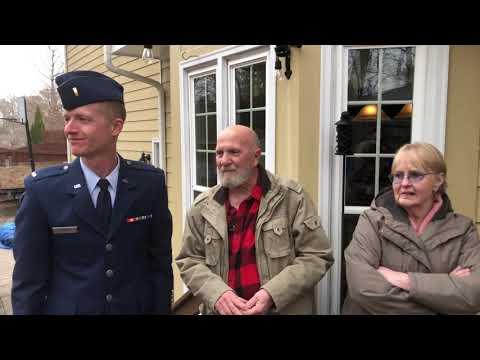 Video: Moet 'n tweede luitenant 'n eerste luitenant salueer?