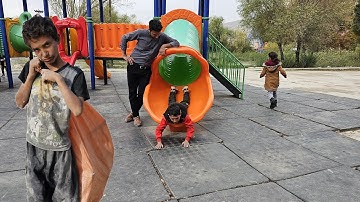 Trying to survive: taking the garbage collector child to the city (park) by the nomadic teacher