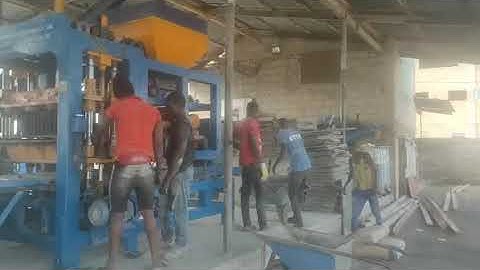 QT4 15 Full auto block machine working in Ghana video 5