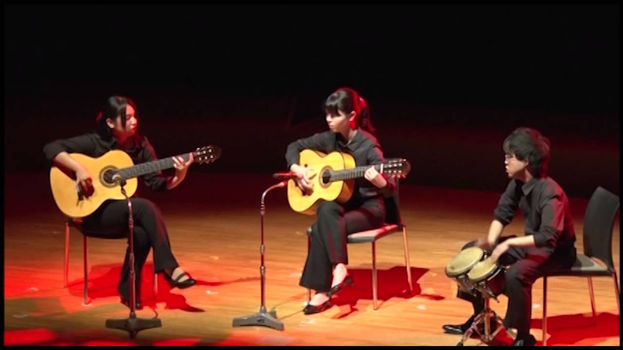 即興のルンバ Rumba Improvisada (flamenco guitar ensemble) - YouTube