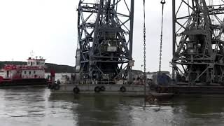 Cutting a ship with a hydraulic system Commercial diving