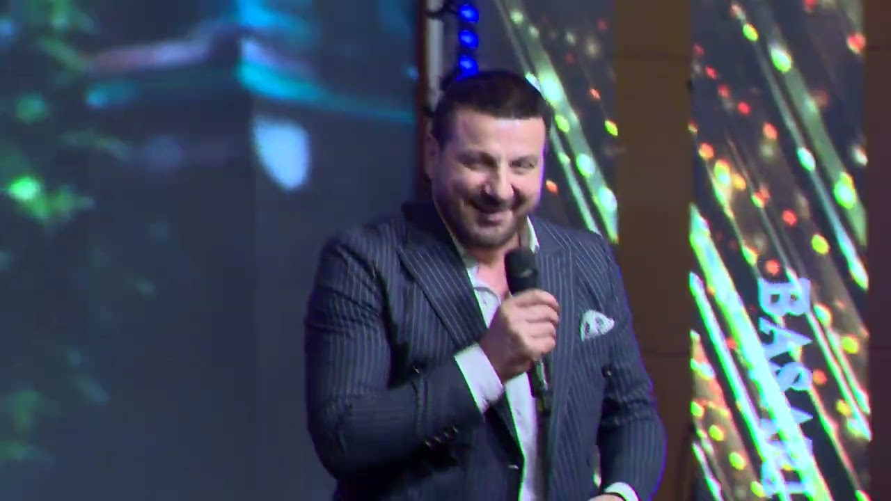 DAVUT GÜLOĞLU - YILIN ETNİK POP MÜZİĞİ SANATÇISI