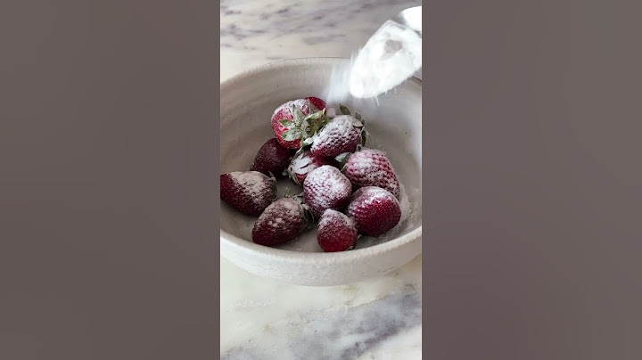 *BEST* STRAWBERRY CLEANING HACK | HOW TO CLEAN STRAWBERRIES #shorts