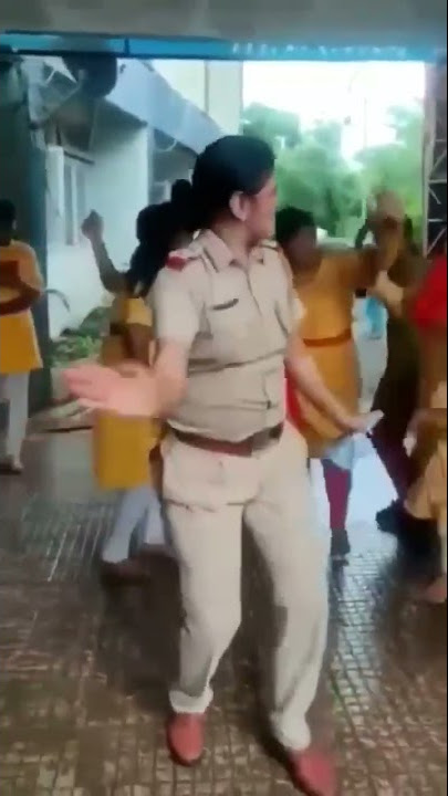 police madem dandsing. #police _ urumula rammantini #telugufolksongs #folksong #dimpal #singerlaxmi