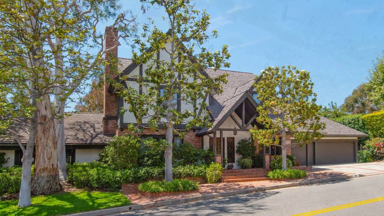 Pacific Palisades homes for sale 401 N. Tigertail Rd. 90049 real