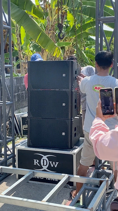 Loading line array RDW ABO 12 NE . BIG TOP audio