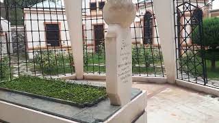 İski̇li̇pli̇ Atif Hocanin Kabri̇